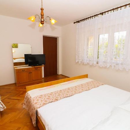 Apartment Beti With Balcony Baska  Bagian luar foto