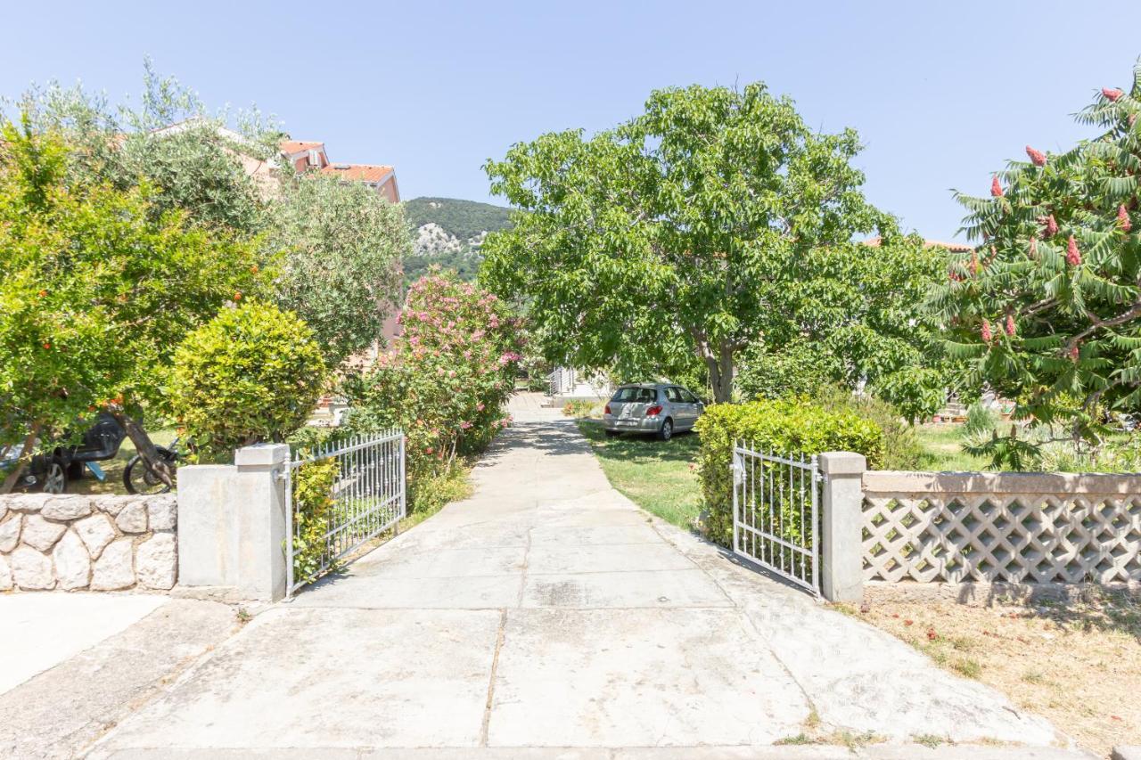 Apartment Beti With Balcony Baska  Bagian luar foto