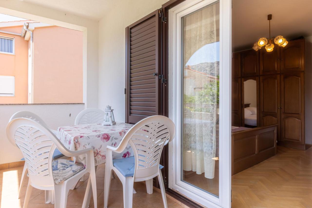 Apartment Beti With Balcony Baska  Bagian luar foto