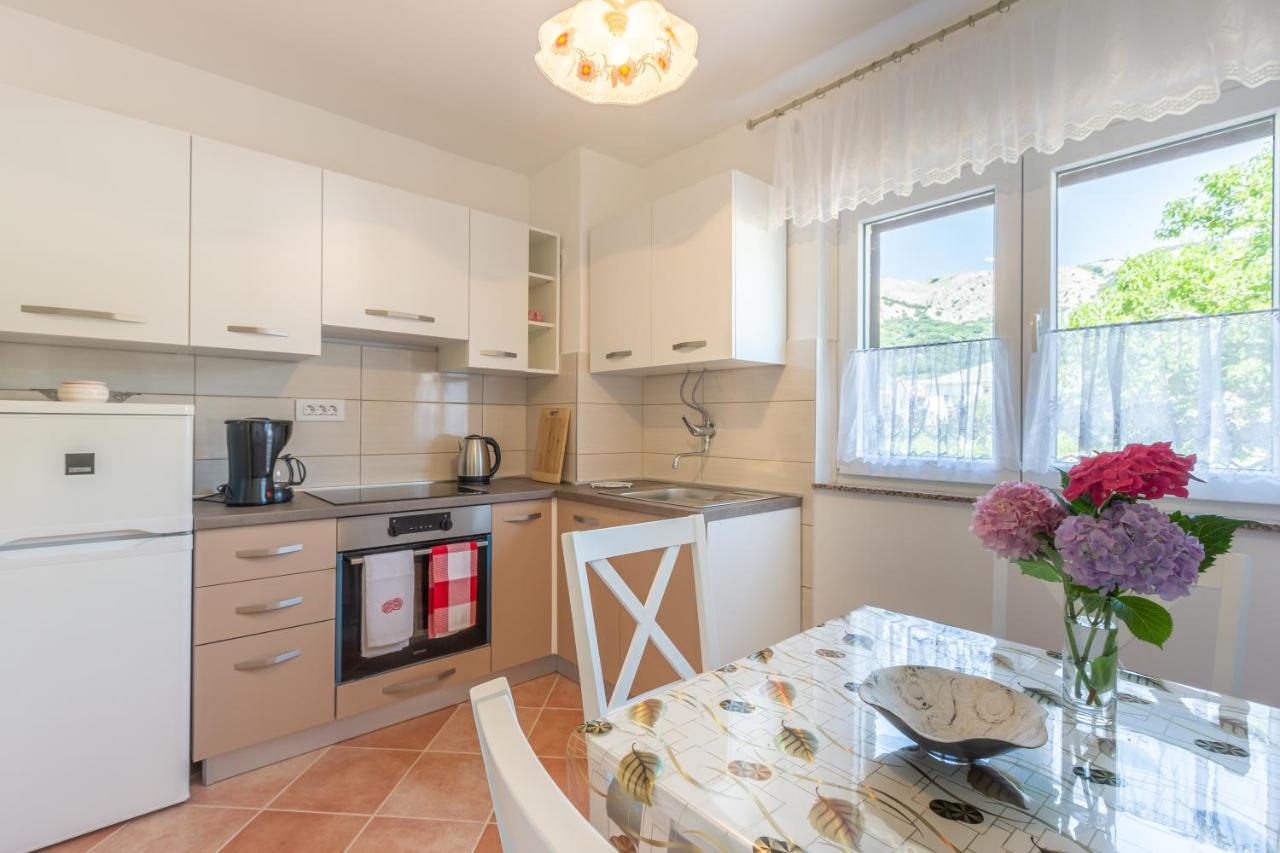 Apartment Beti With Balcony Baska  Bagian luar foto