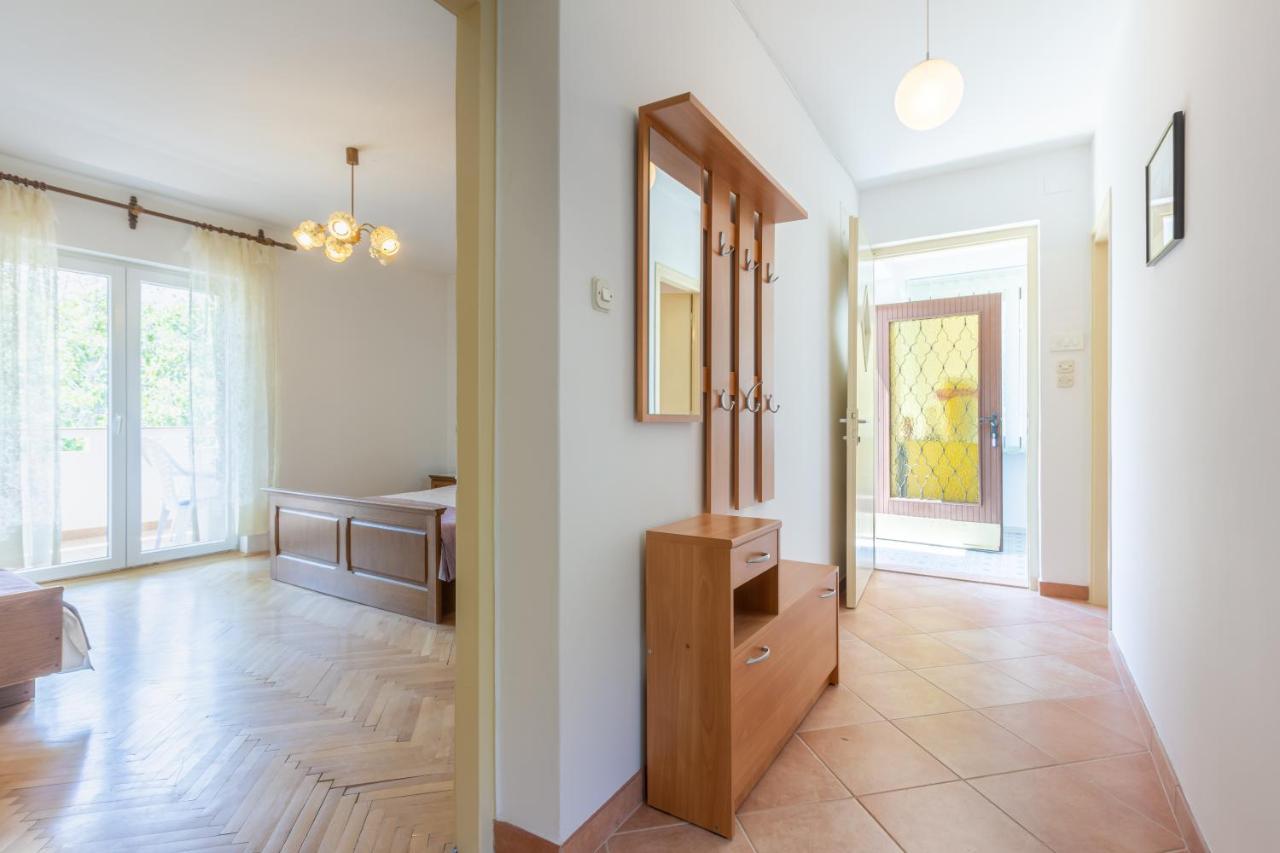 Apartment Beti With Balcony Baska  Bagian luar foto