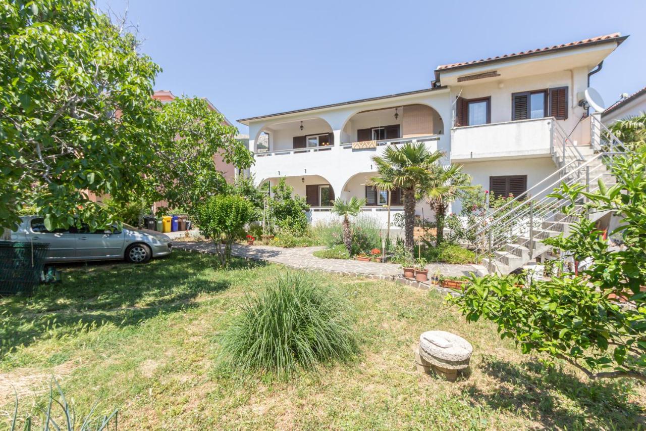 Apartment Beti With Balcony Baska  Bagian luar foto