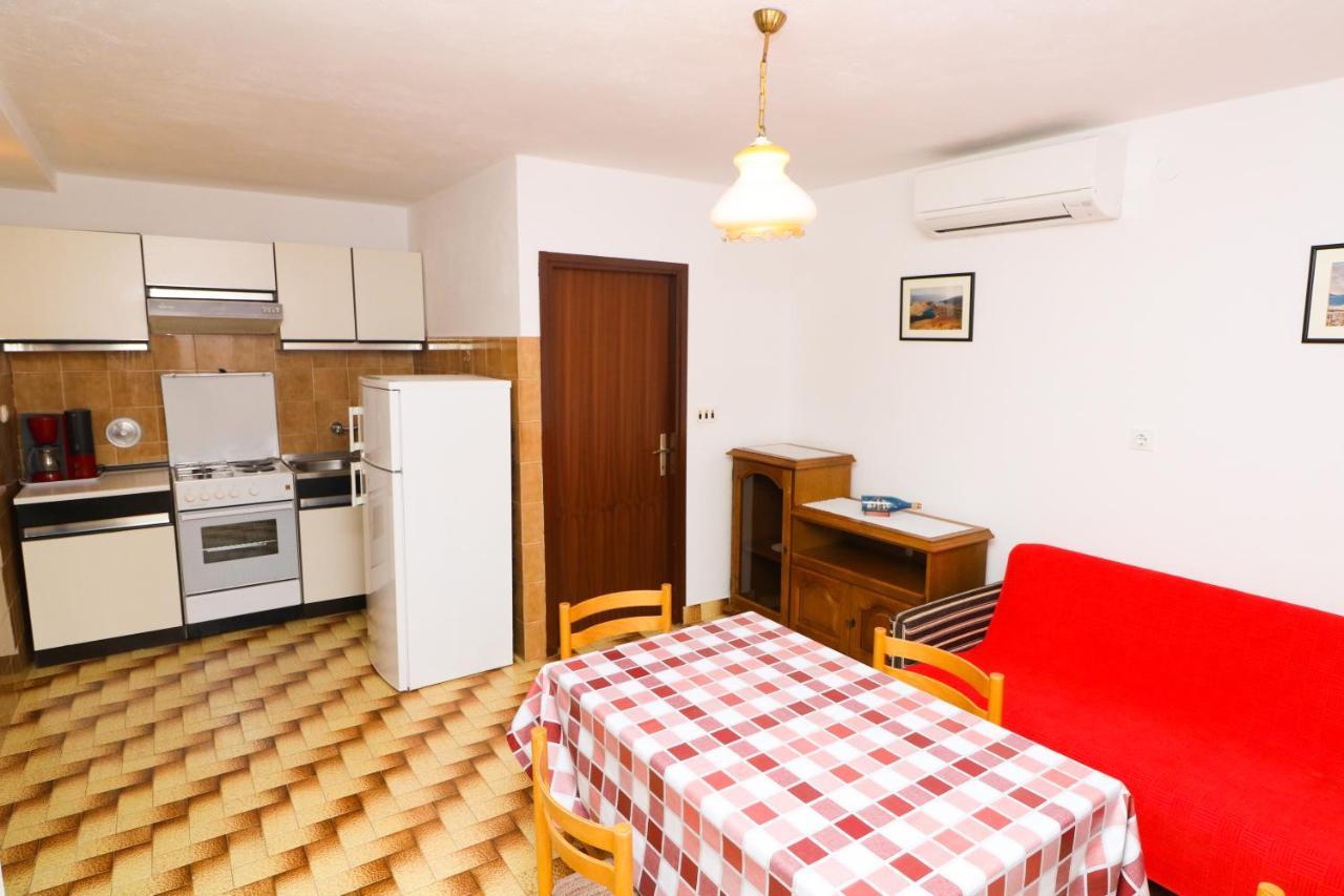 Apartment Beti With Balcony Baska  Bagian luar foto