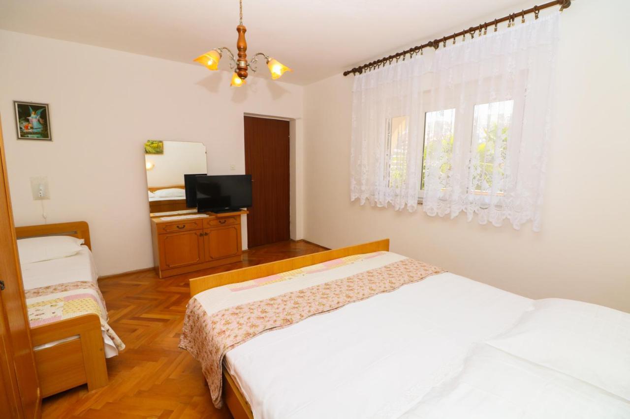Apartment Beti With Balcony Baska  Bagian luar foto