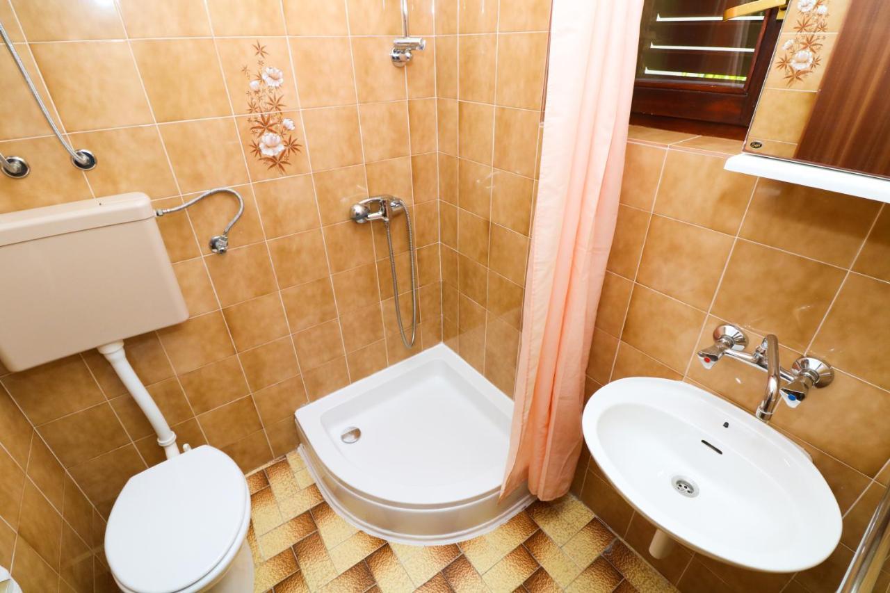 Apartment Beti With Balcony Baska  Bagian luar foto