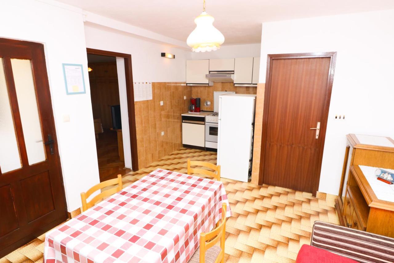 Apartment Beti With Balcony Baska  Bagian luar foto