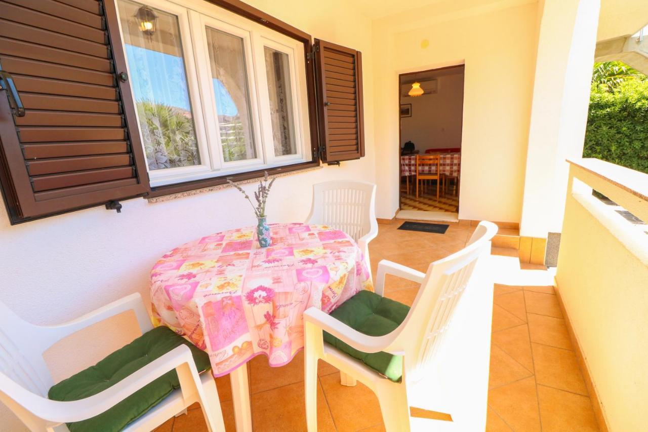 Apartment Beti With Balcony Baska  Bagian luar foto