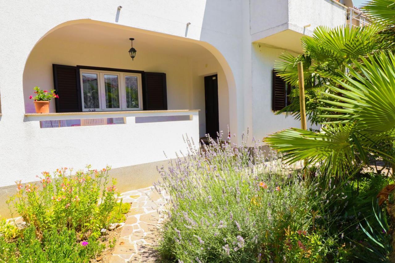 Apartment Beti With Balcony Baska  Bagian luar foto