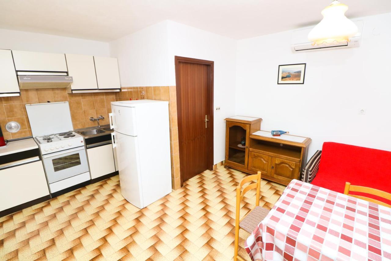 Apartment Beti With Balcony Baska  Bagian luar foto